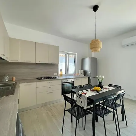 Casa In Centro Porto Forever Four איסקיה